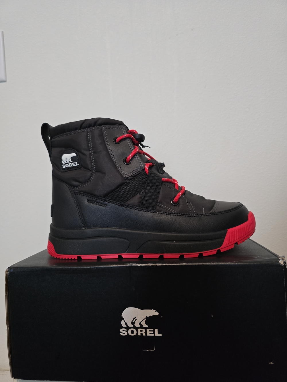 Sorel Whitney III Mid WP Waterproof Insulated Boots Black Red NWT Youth Size 6 - Picture 2 of 6